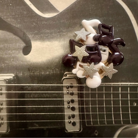 Vintage Bakelite Style Brooch | Music | Musical Notes | Stars | 1980s - Picture 5 of 5